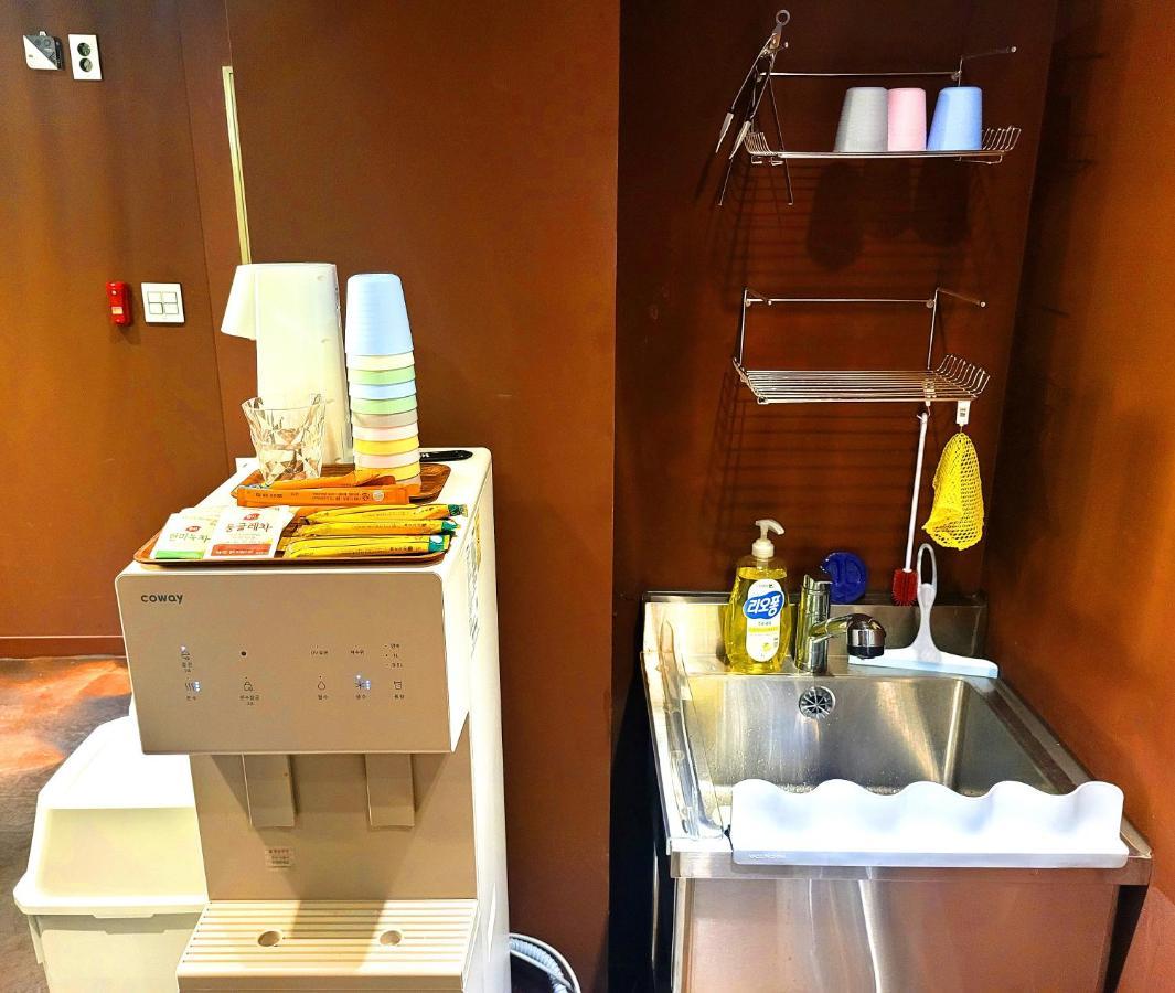Good Guesthouse Сеул Экстерьер фото