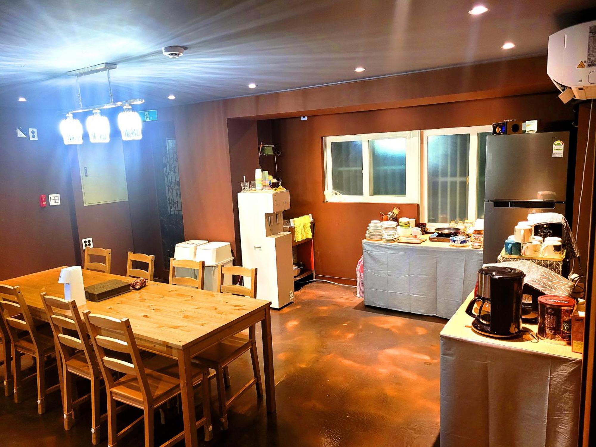 Good Guesthouse Сеул Экстерьер фото